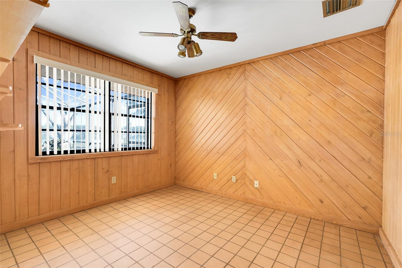 Image 32 of 51 For 940 Johnson Drive