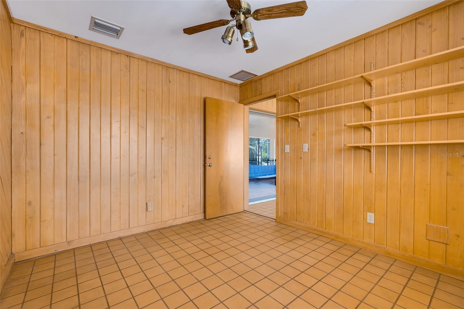 Image 33 of 51 For 940 Johnson Drive