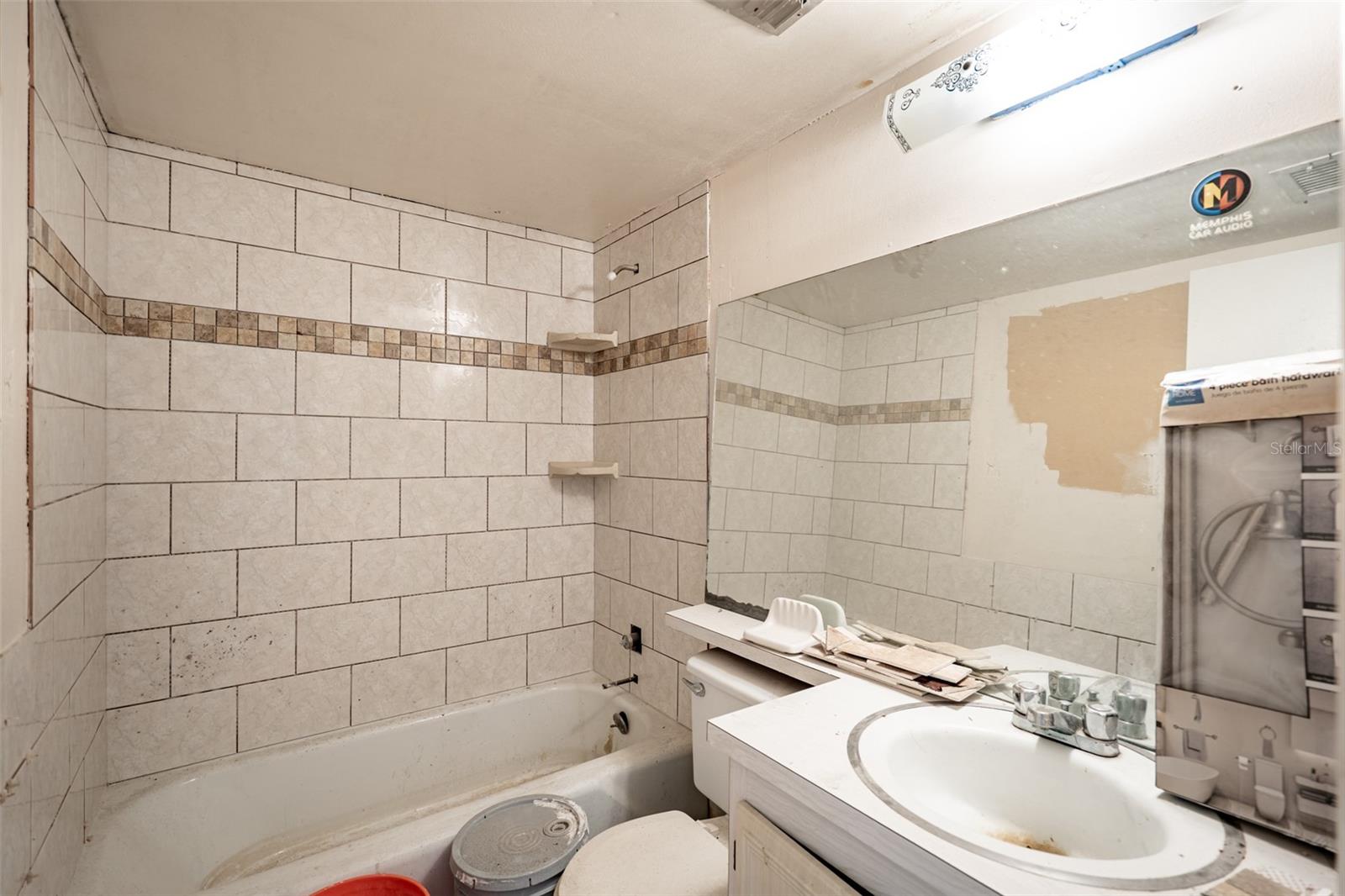 Image 10 of 16 For 1112 Main Street I7