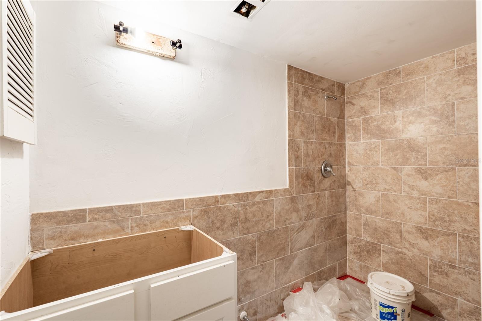 Image 13 of 16 For 1112 Main Street I7