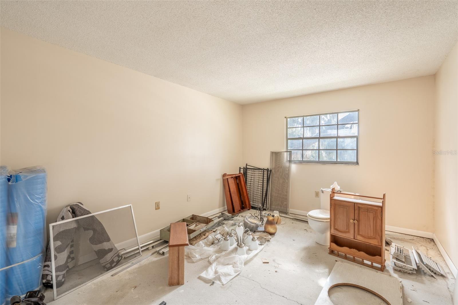 Image 15 of 16 For 1112 Main Street I7