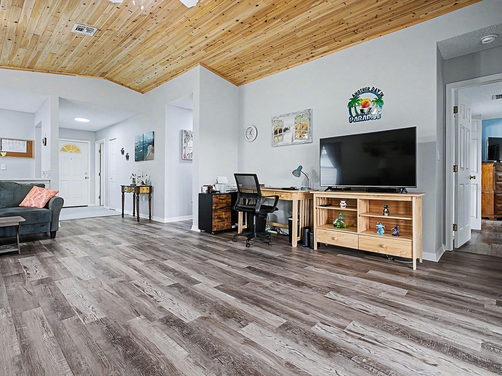 Image 11 of 38 For 634 Timbercrest Drive