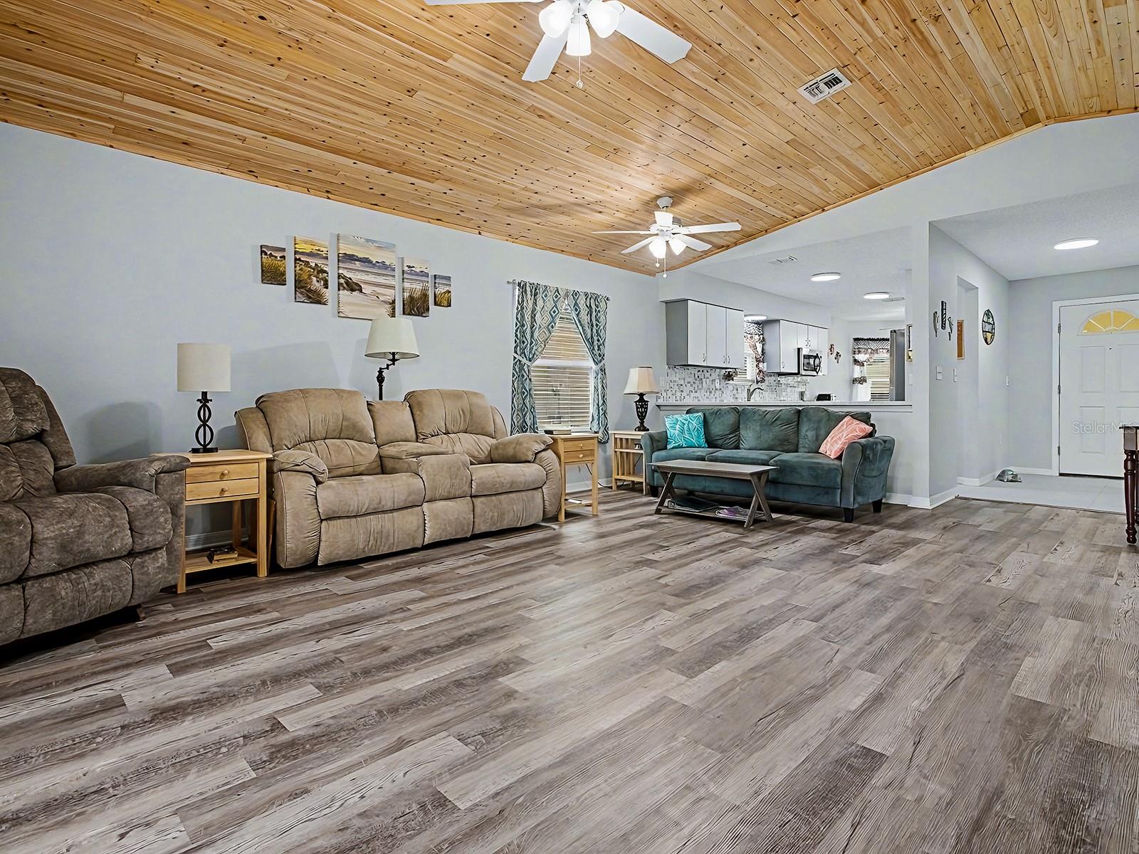 Image 9 of 38 For 634 Timbercrest Drive