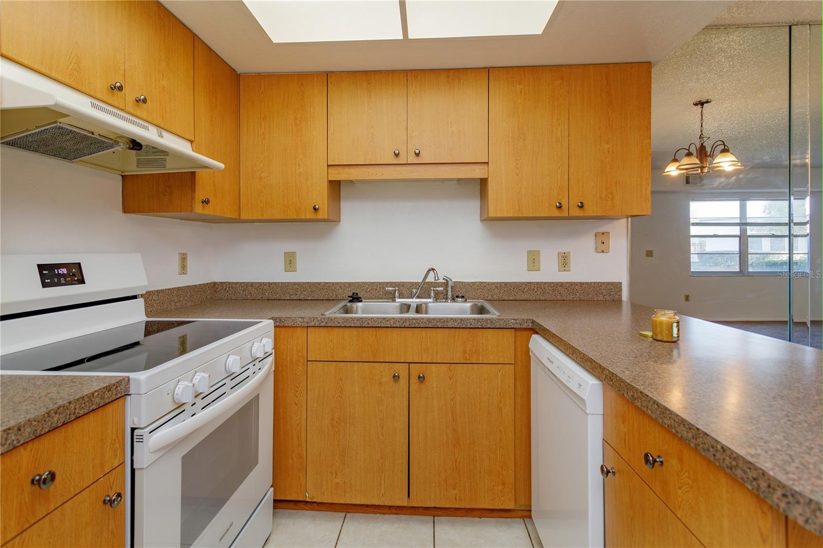 Image 10 of 20 For 81 Windtree Lane 104