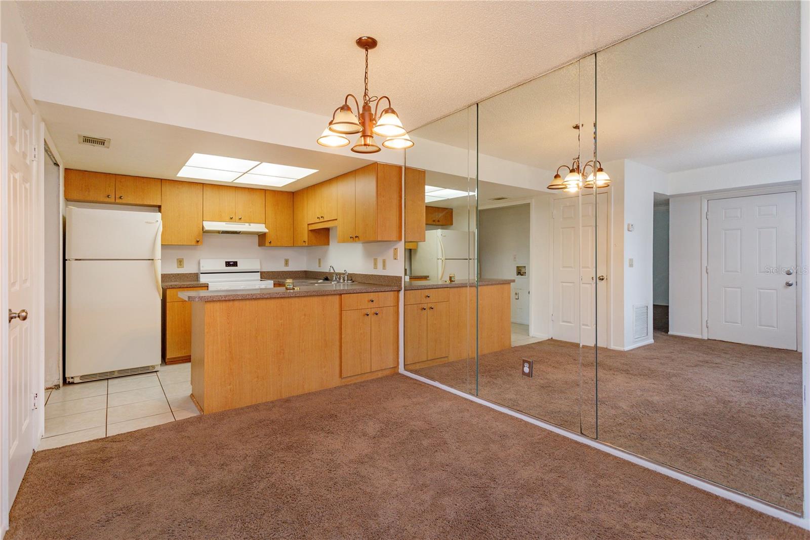 Image 7 of 20 For 81 Windtree Lane 104