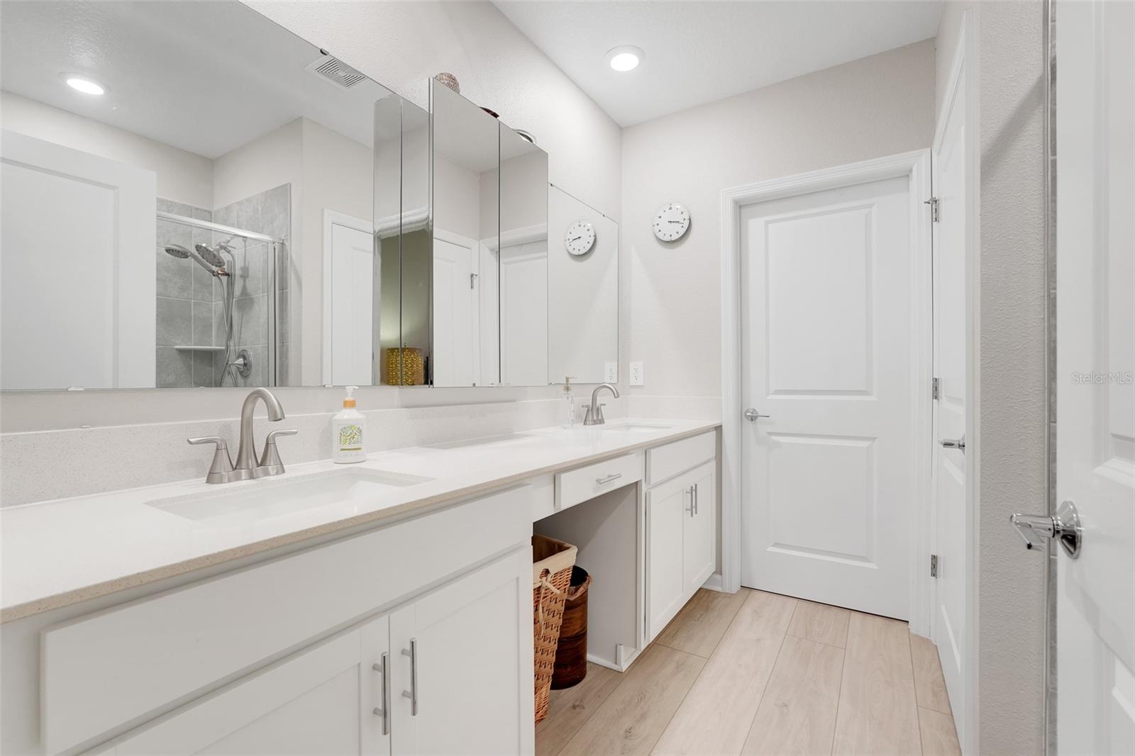 Image 12 of 57 For 3085 Armstrong Avenue