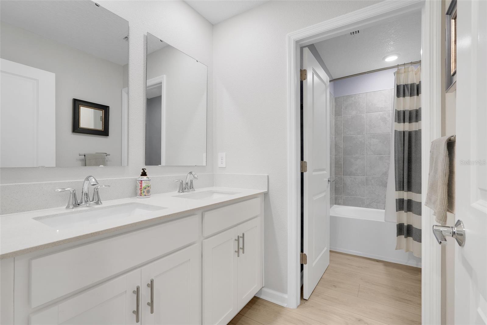 Image 17 of 57 For 3085 Armstrong Avenue