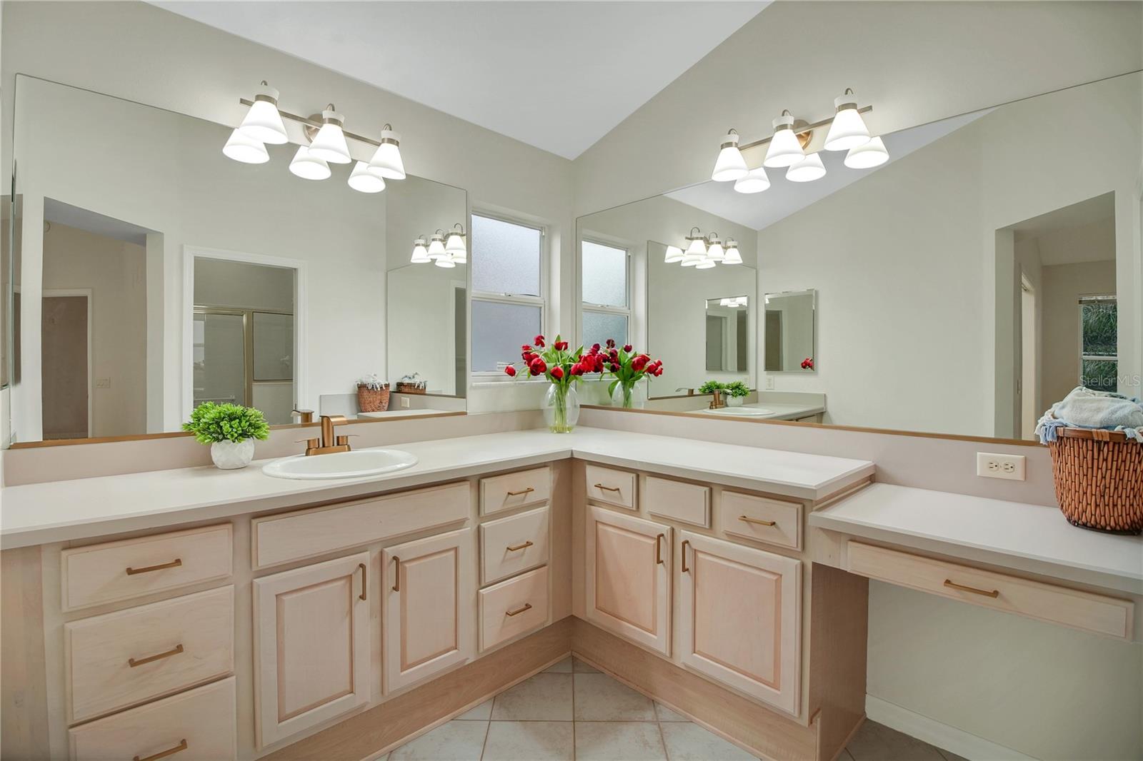 Image 26 of 51 For 119 Chula Vista Avenue