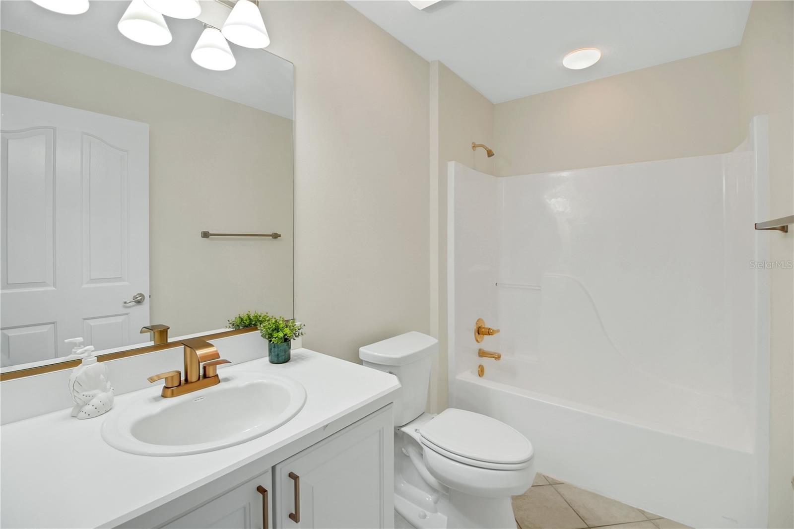 Image 35 of 51 For 119 Chula Vista Avenue