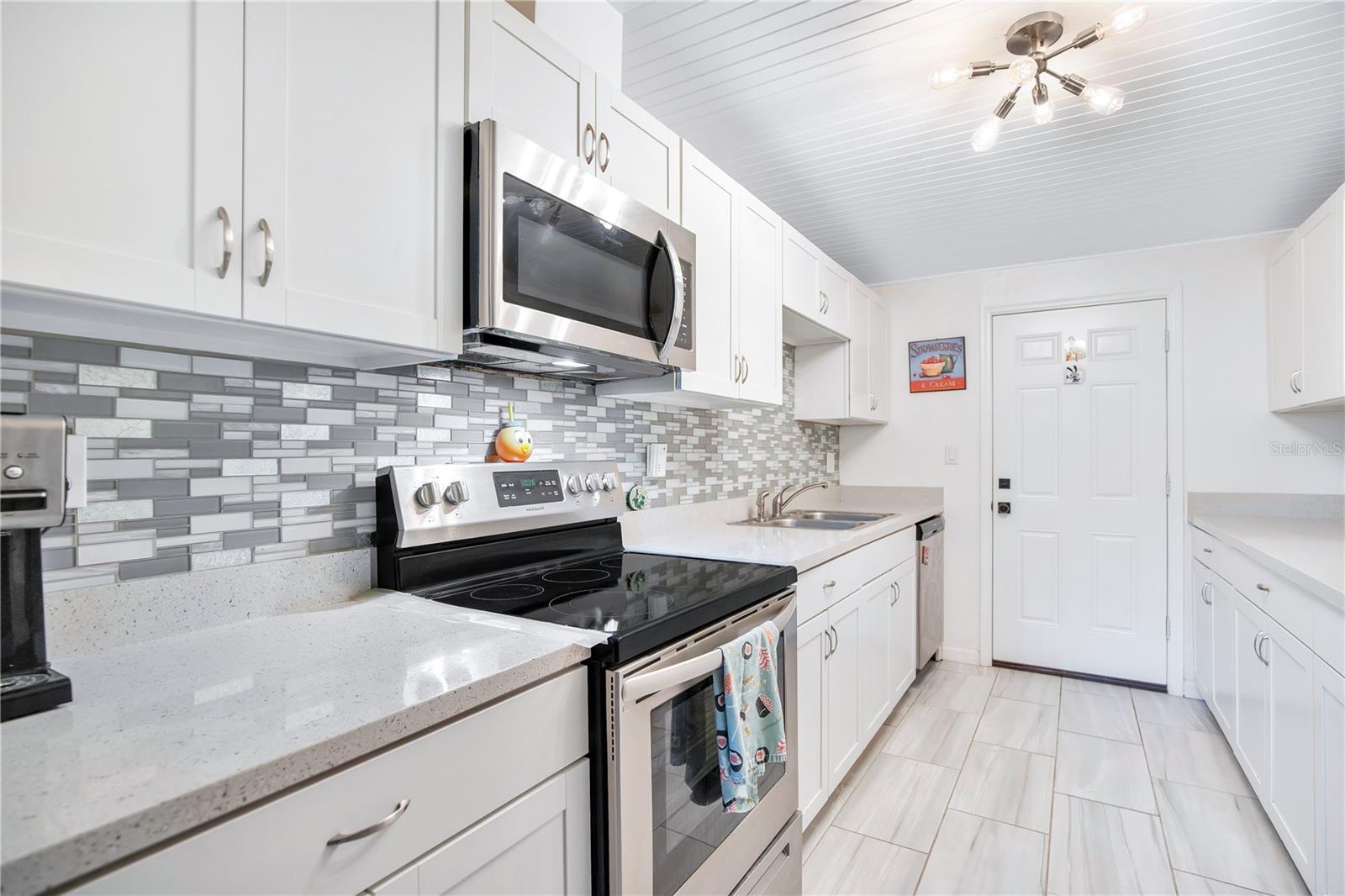 Image 9 of 24 For 2529 El Portal Avenue