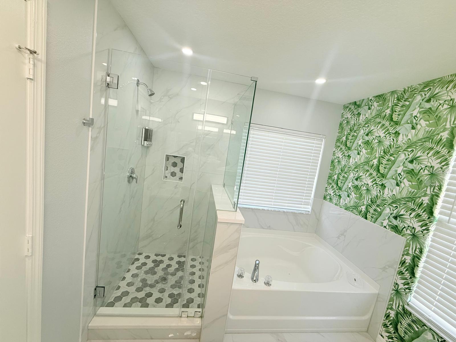 Image 23 of 51 For 117 Forest View Court