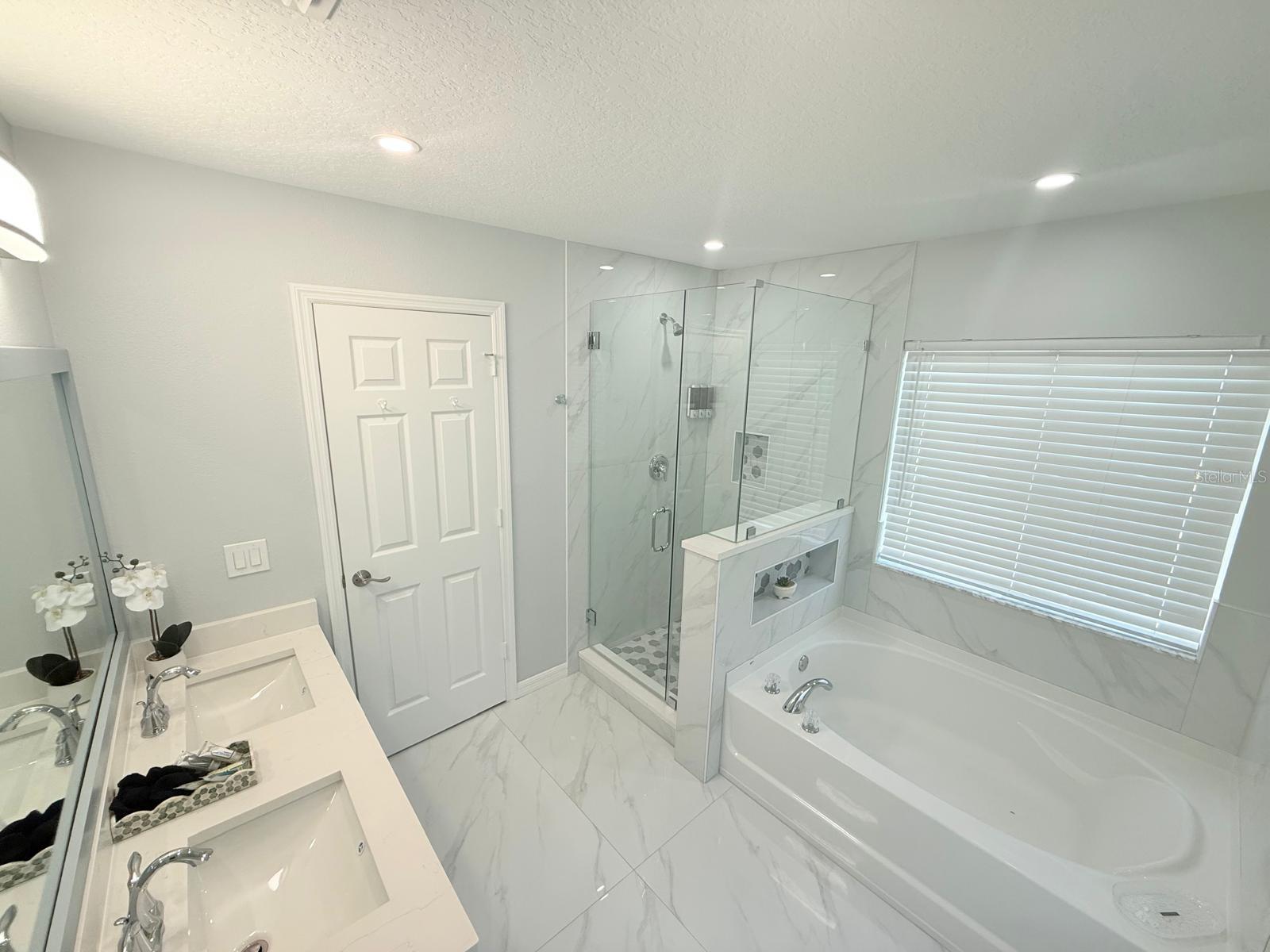 Image 25 of 51 For 117 Forest View Court