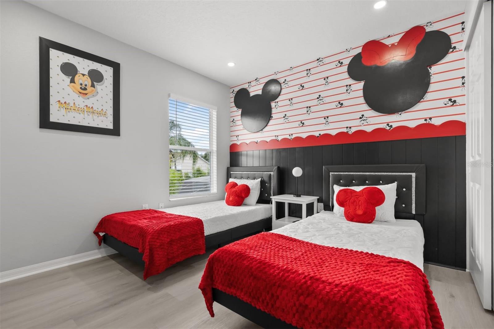 Image 26 of 51 For 117 Forest View Court