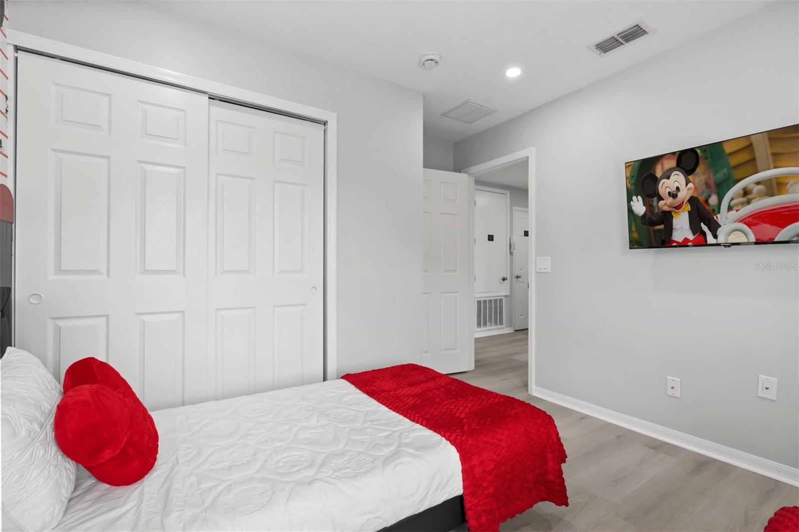 Image 27 of 51 For 117 Forest View Court