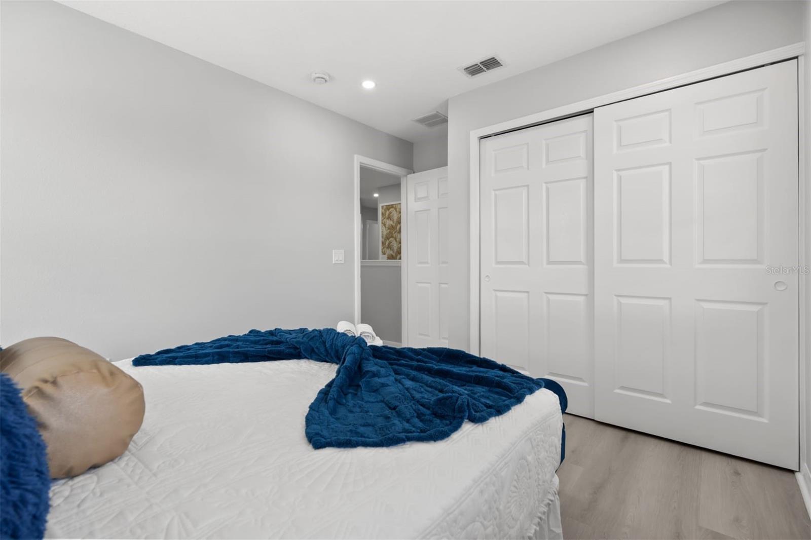 Image 35 of 51 For 117 Forest View Court