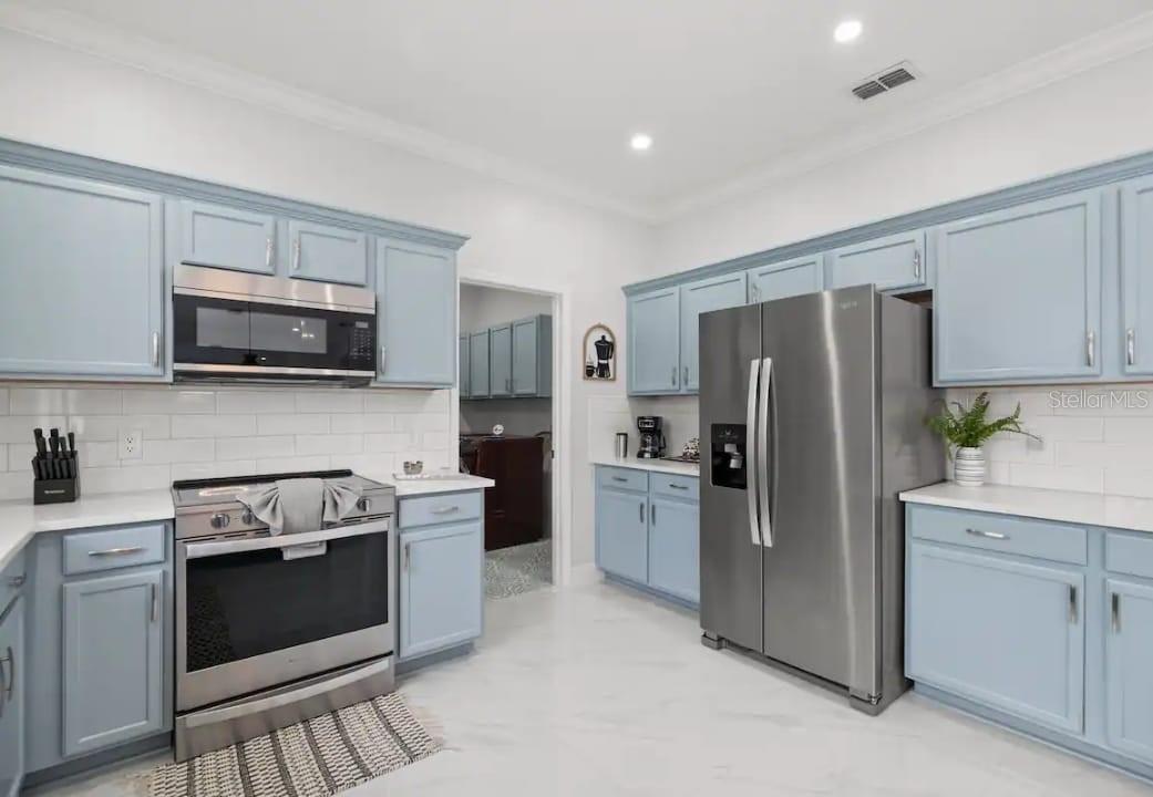 Image 6 of 51 For 117 Forest View Court