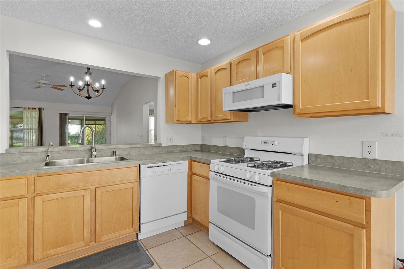 Image 13 of 50 For 3065 Glenwood Place