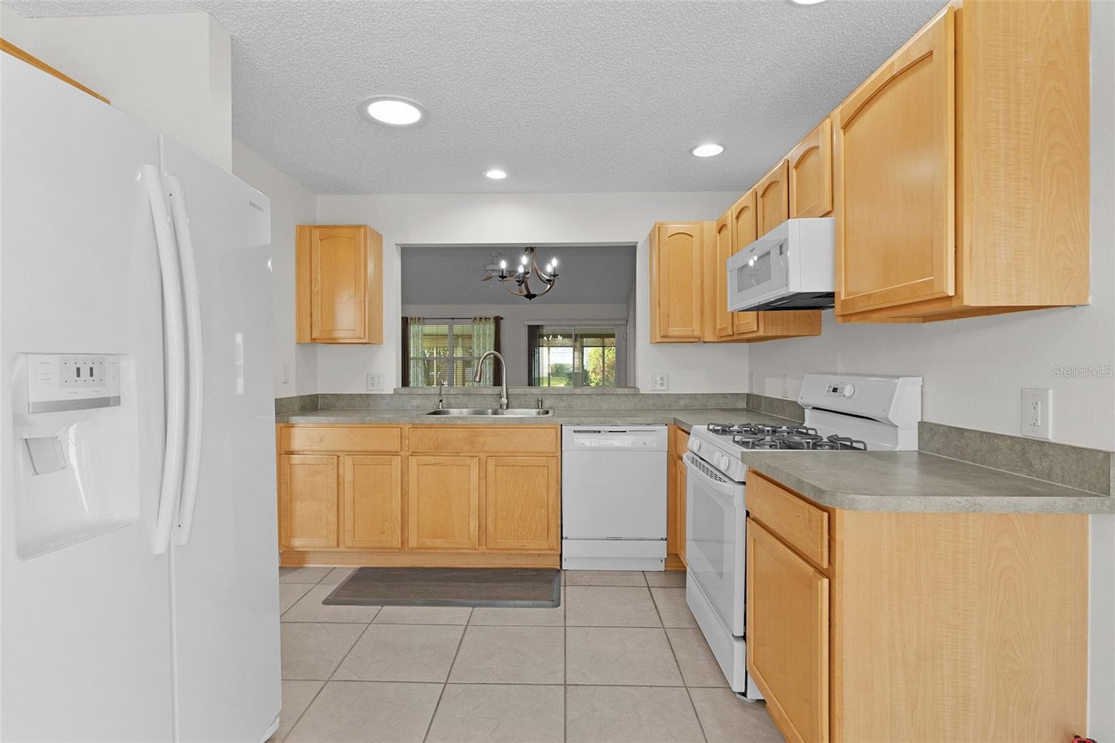 Image 16 of 50 For 3065 Glenwood Place