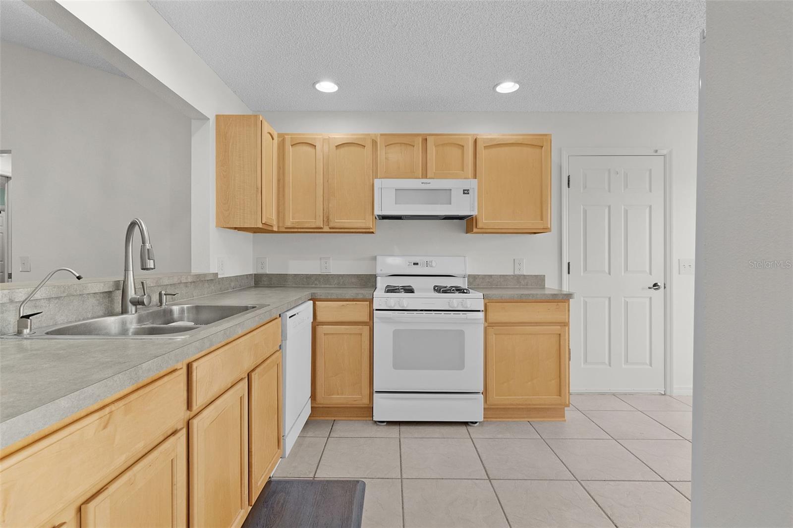 Image 17 of 50 For 3065 Glenwood Place