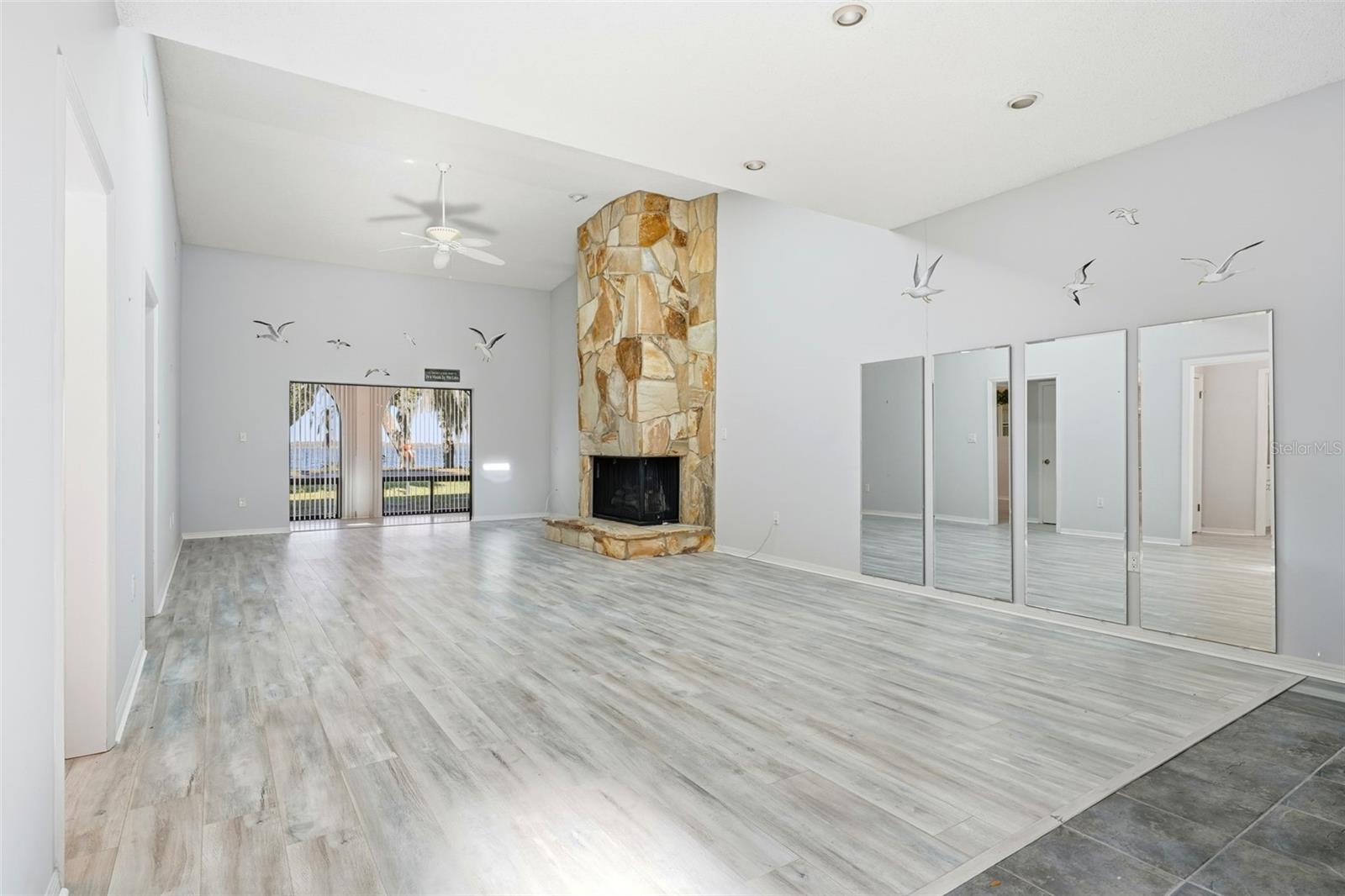 Image 11 of 53 For 1111 Lakeshore Drive C4