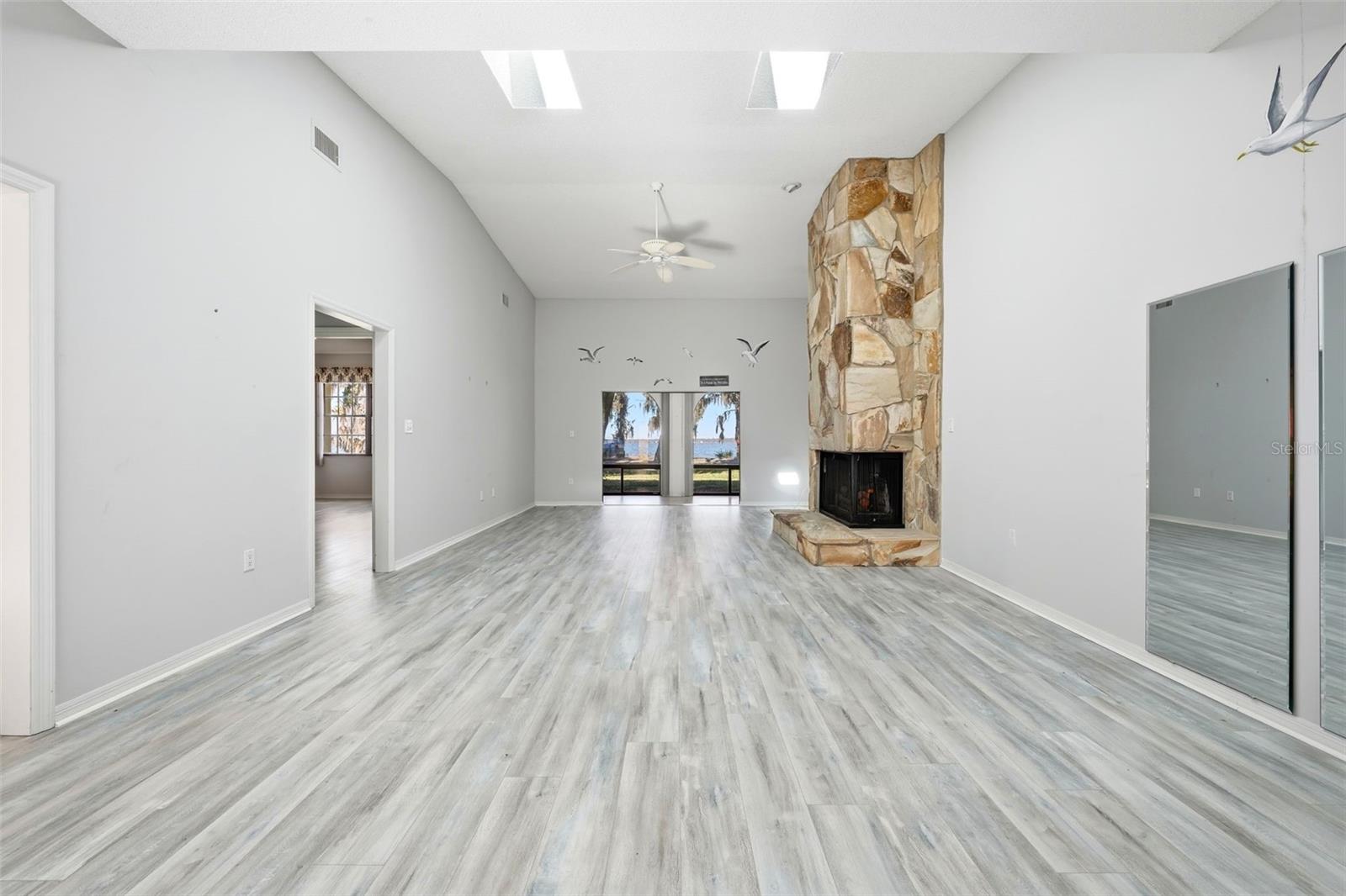 Image 12 of 53 For 1111 Lakeshore Drive C4