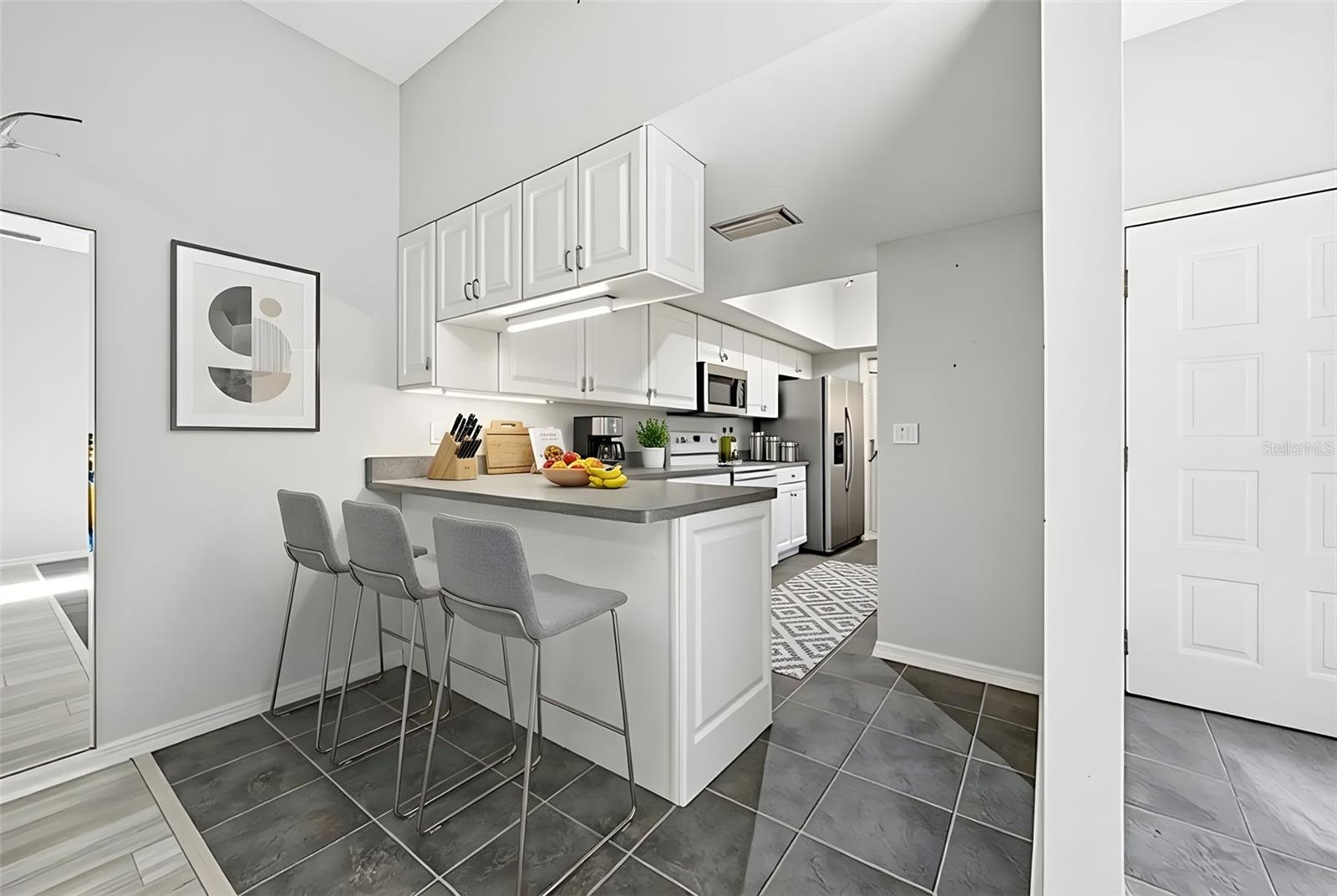 Image 20 of 53 For 1111 Lakeshore Drive C4