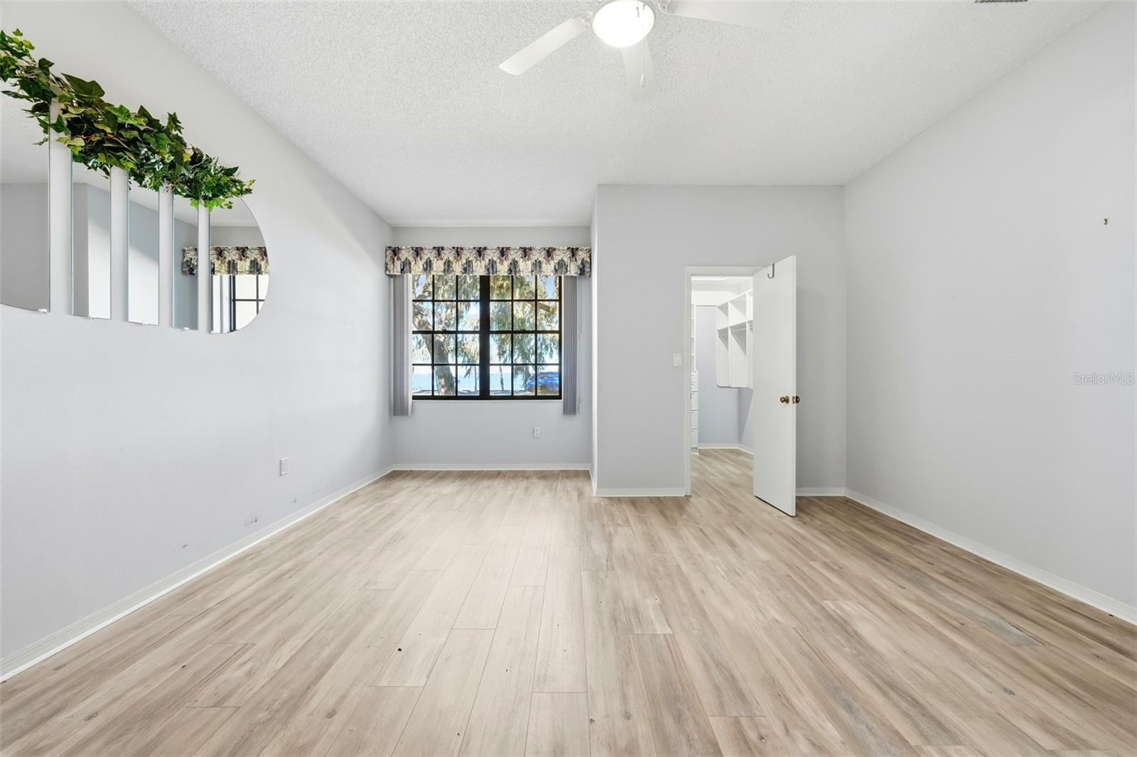 Image 27 of 53 For 1111 Lakeshore Drive C4