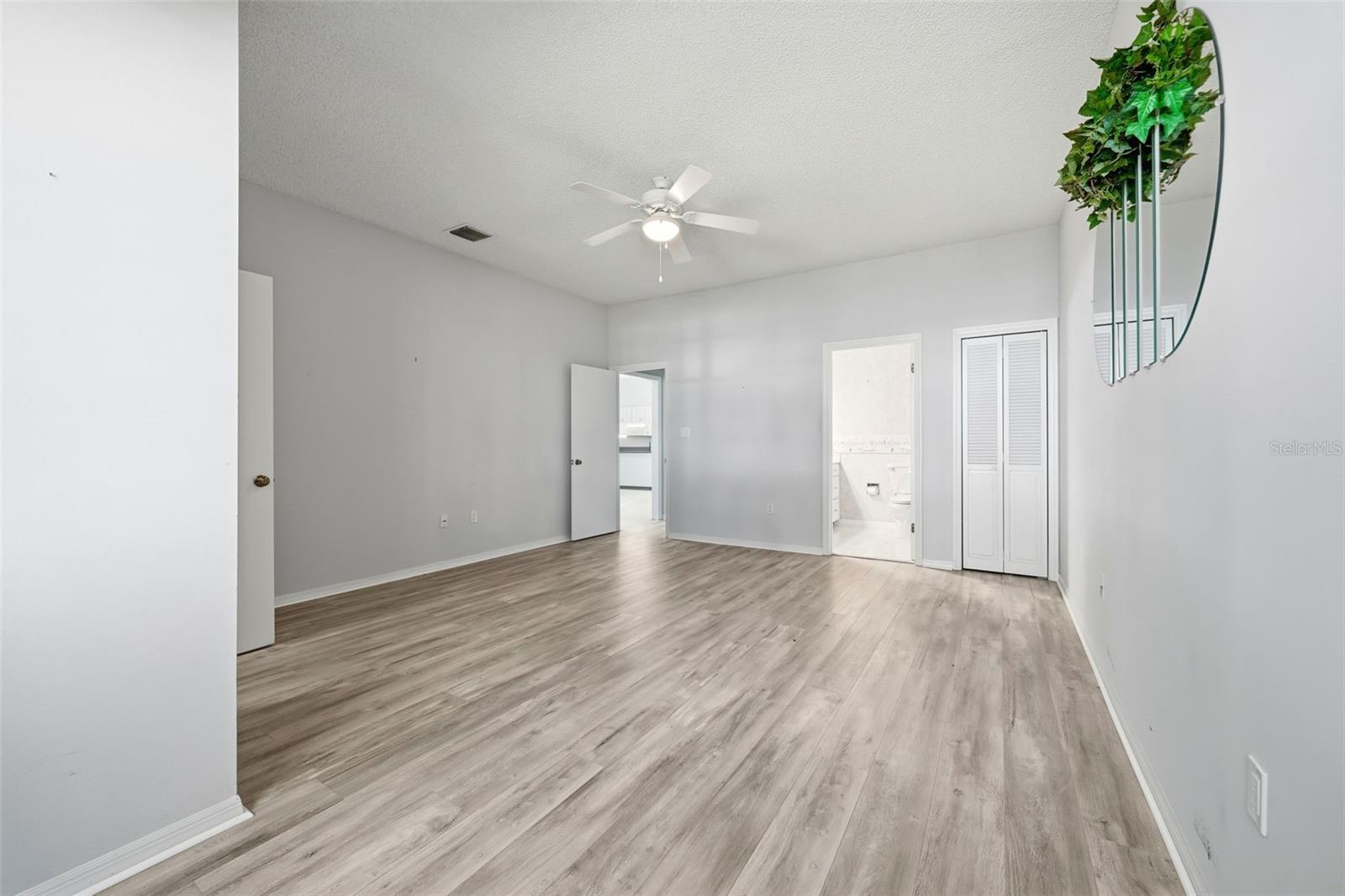 Image 28 of 53 For 1111 Lakeshore Drive C4