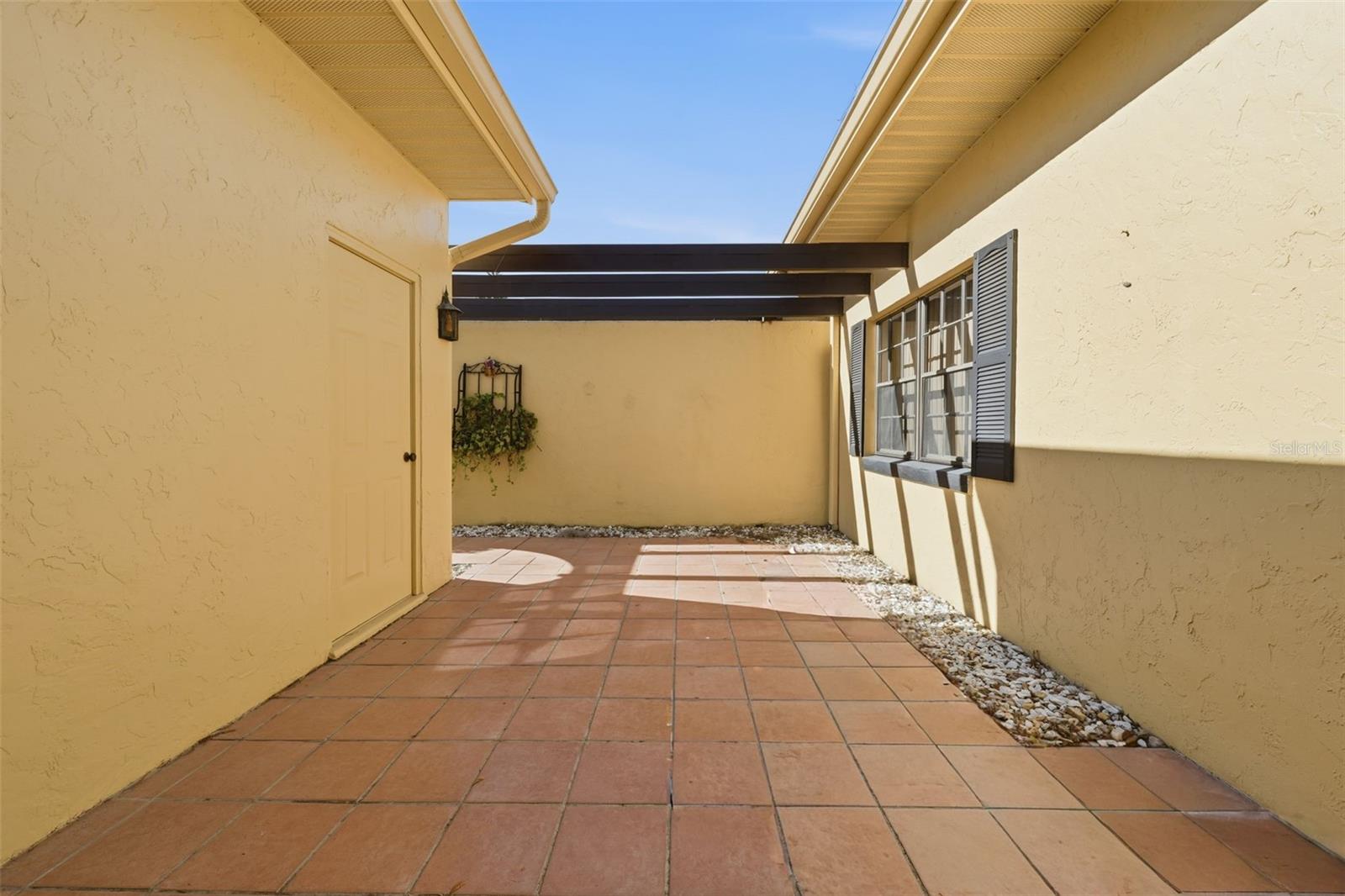 Image 7 of 53 For 1111 Lakeshore Drive C4