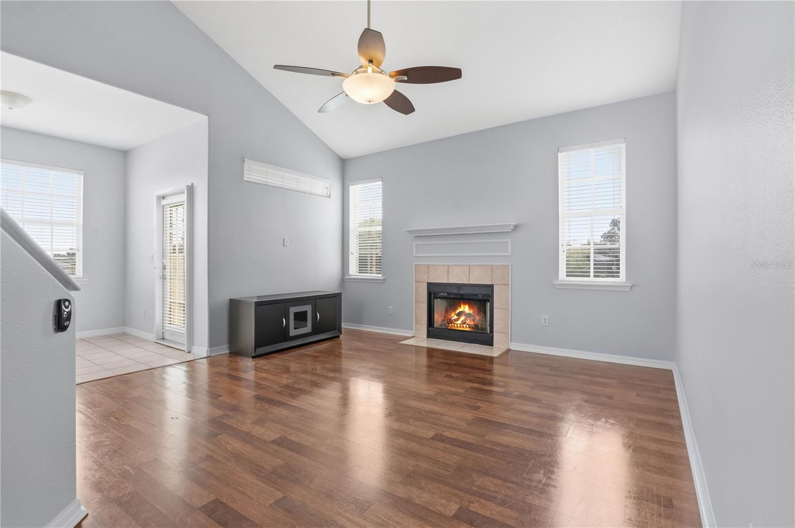 Image 6 of 40 For 17318 Promenade Drive 19-6