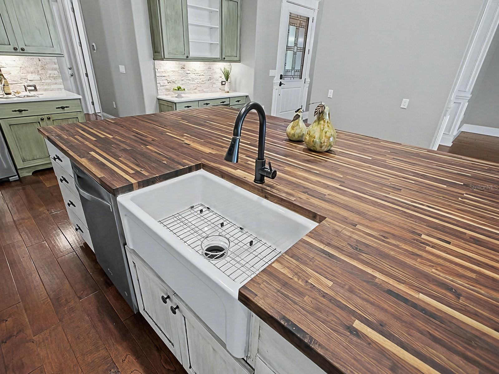 Image 19 of 96 For 5517 Meadow Hill Loop