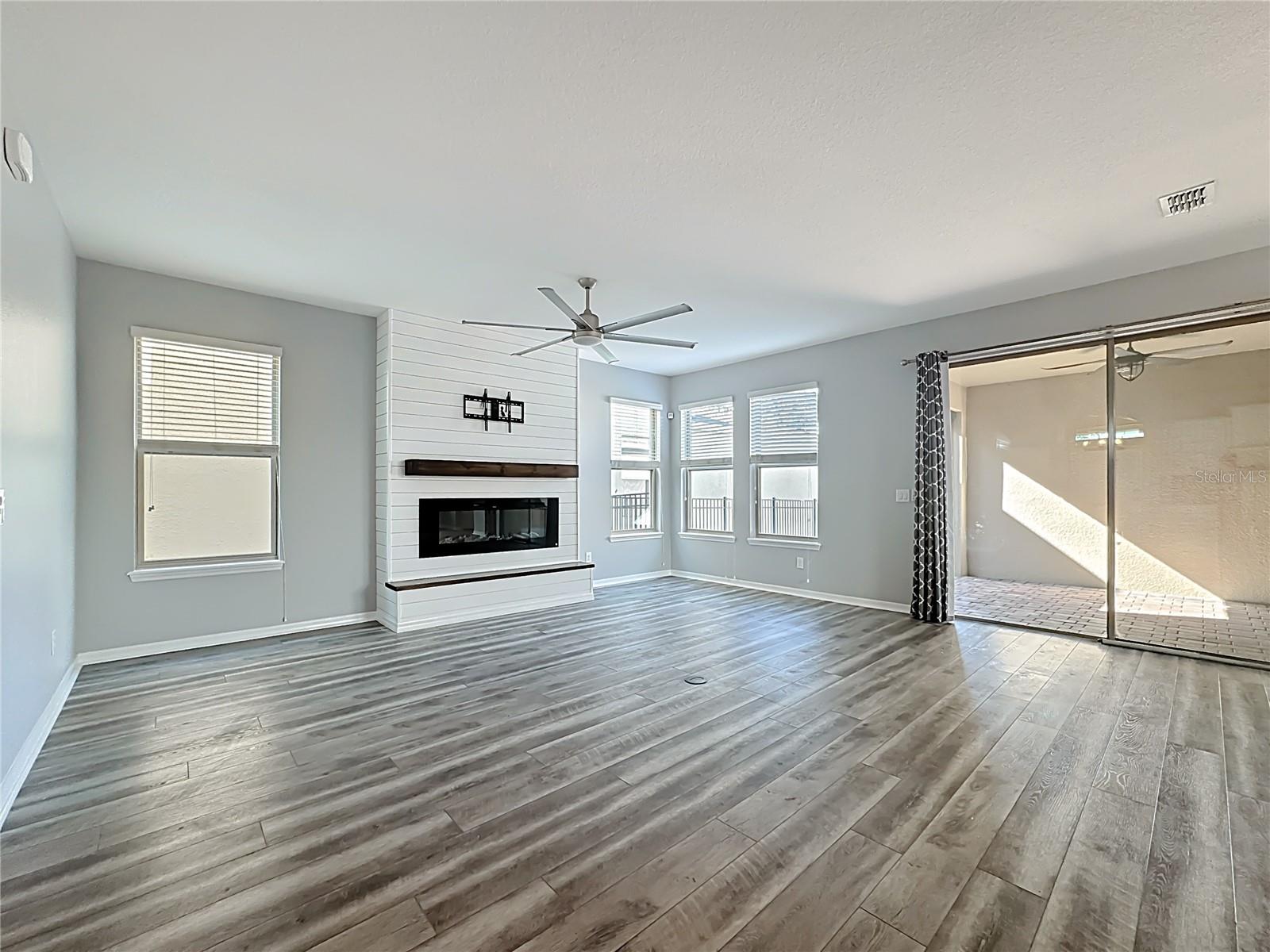 Image 6 of 54 For 16330 Brisk Breeze Alley