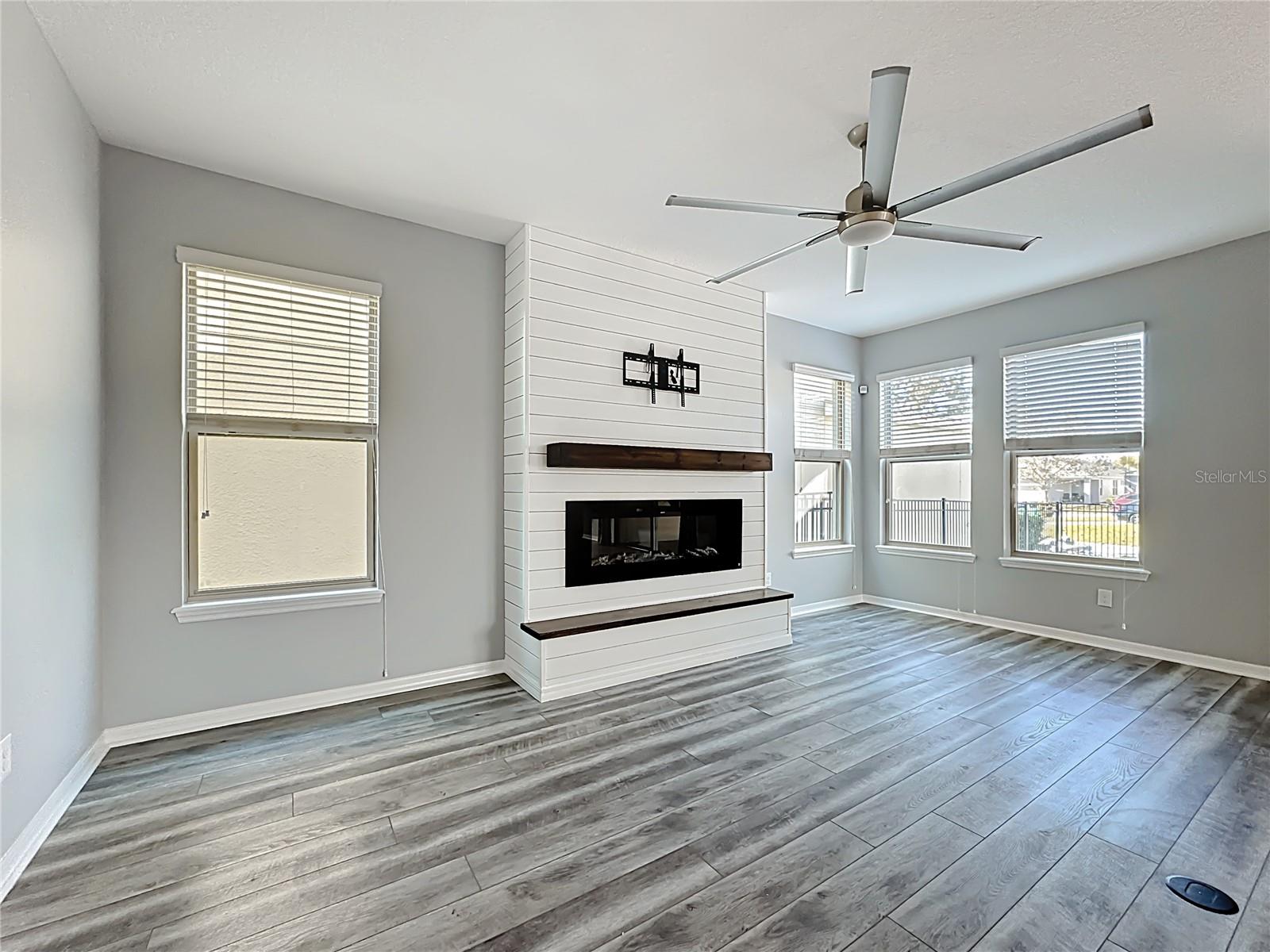 Image 8 of 54 For 16330 Brisk Breeze Alley