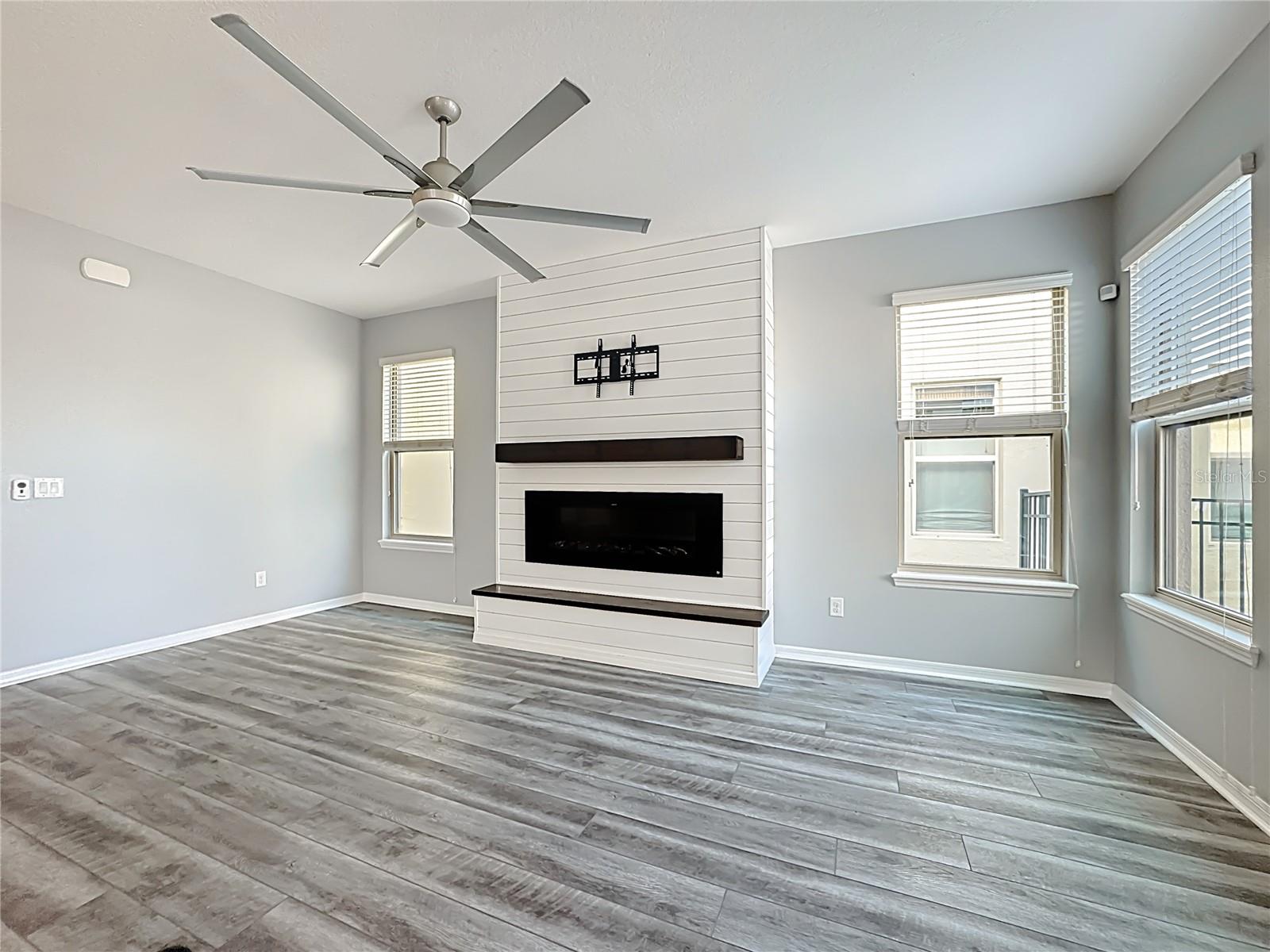 Image 9 of 54 For 16330 Brisk Breeze Alley