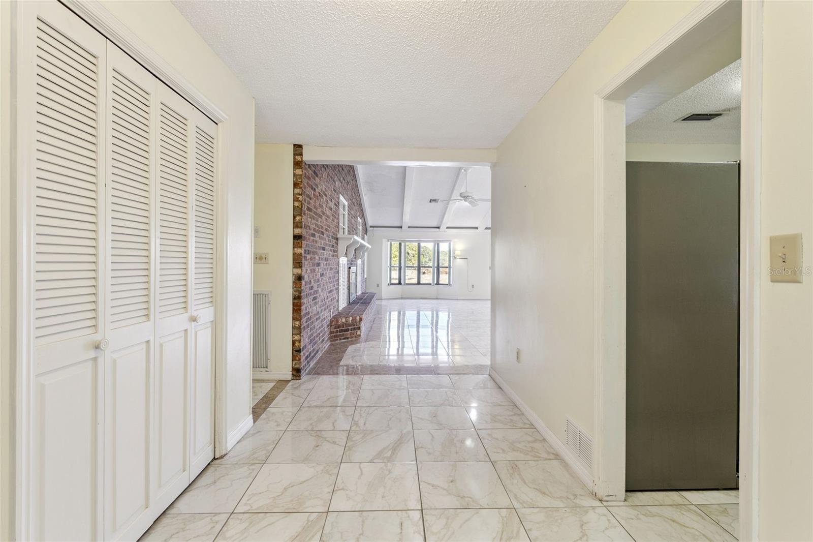 Image 4 of 45 For 9729 Wedgewood Lane