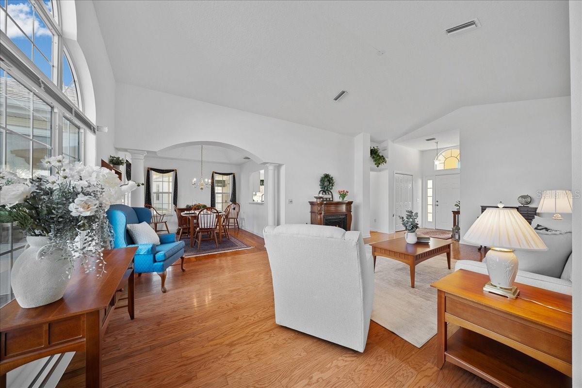 Image 11 of 66 For 2052 Palo Alto Avenue