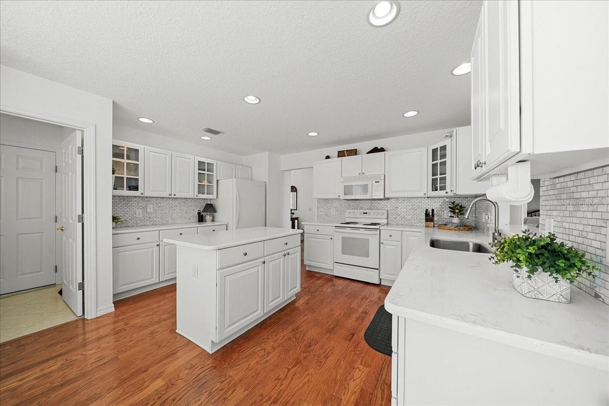 Image 14 of 66 For 2052 Palo Alto Avenue