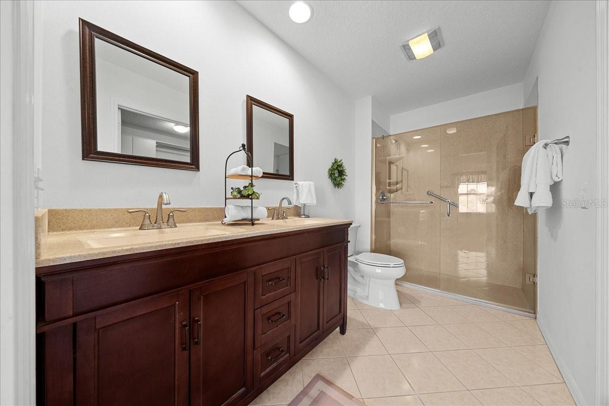 Image 24 of 66 For 2052 Palo Alto Avenue