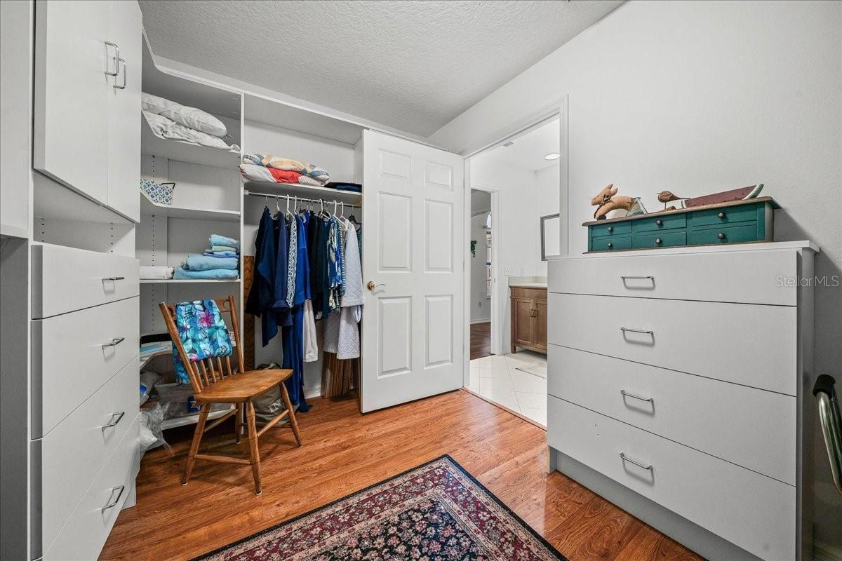 Image 27 of 66 For 2052 Palo Alto Avenue