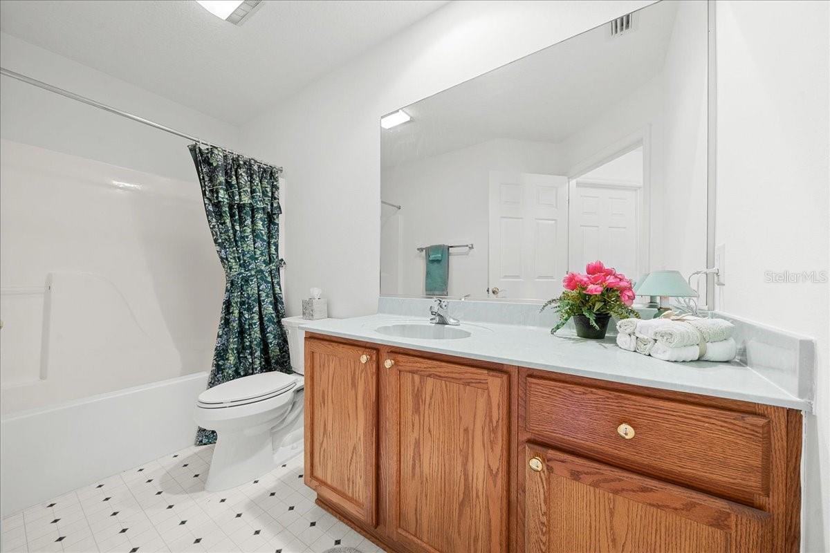 Image 33 of 66 For 2052 Palo Alto Avenue