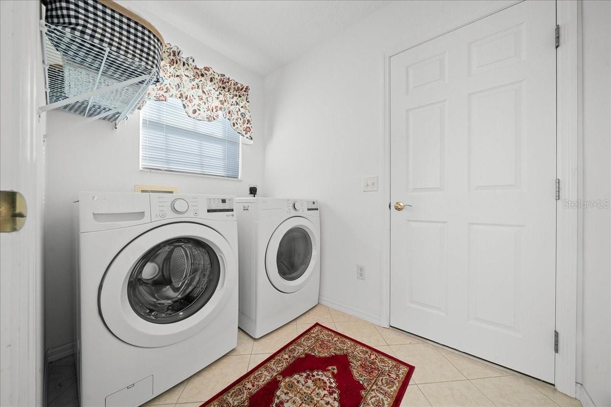 Image 34 of 66 For 2052 Palo Alto Avenue