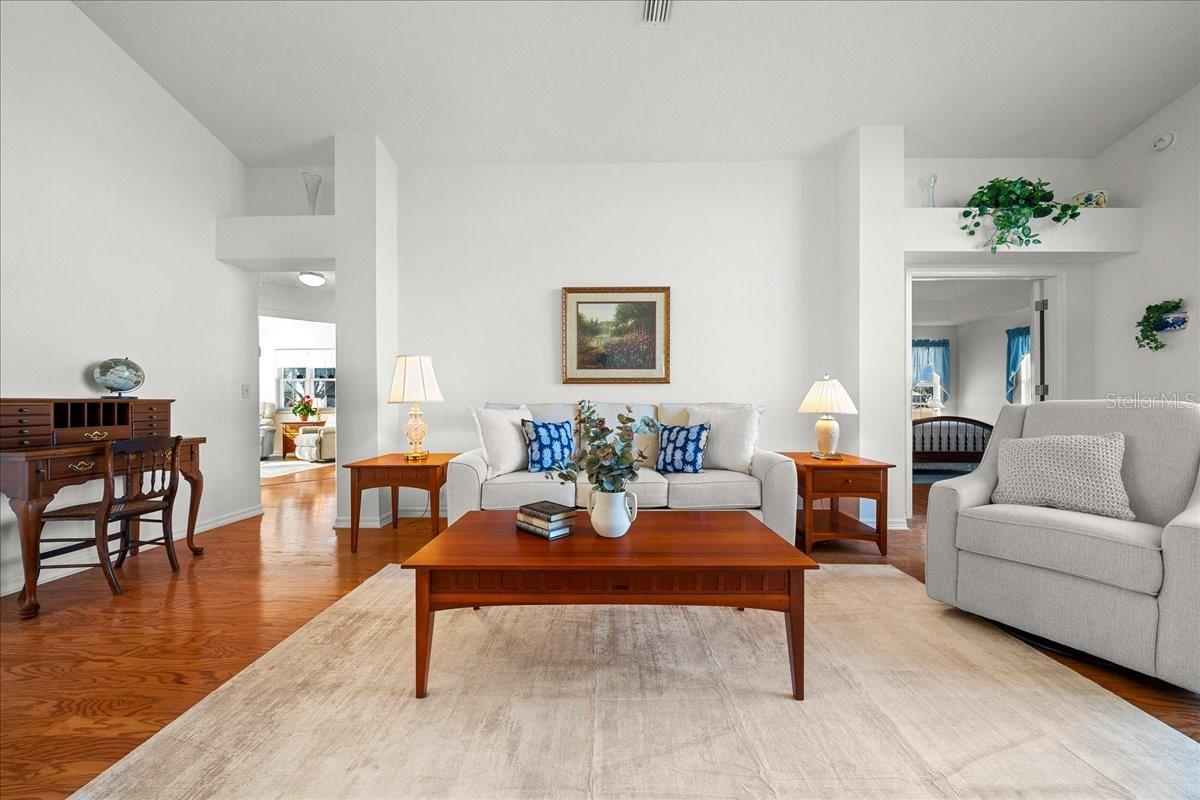 Image 9 of 66 For 2052 Palo Alto Avenue