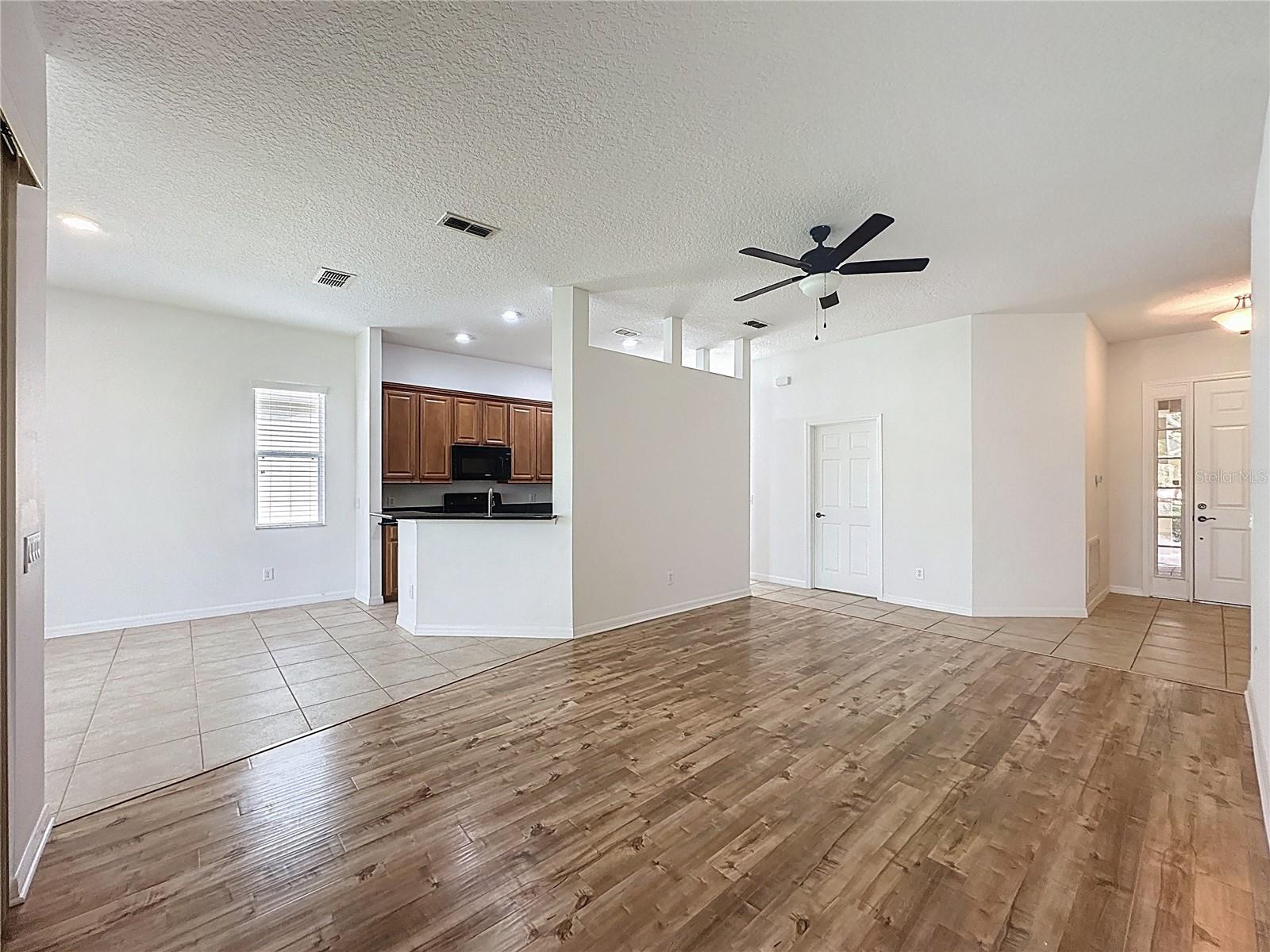 Image 14 of 80 For 107 Crescent Moon Drive