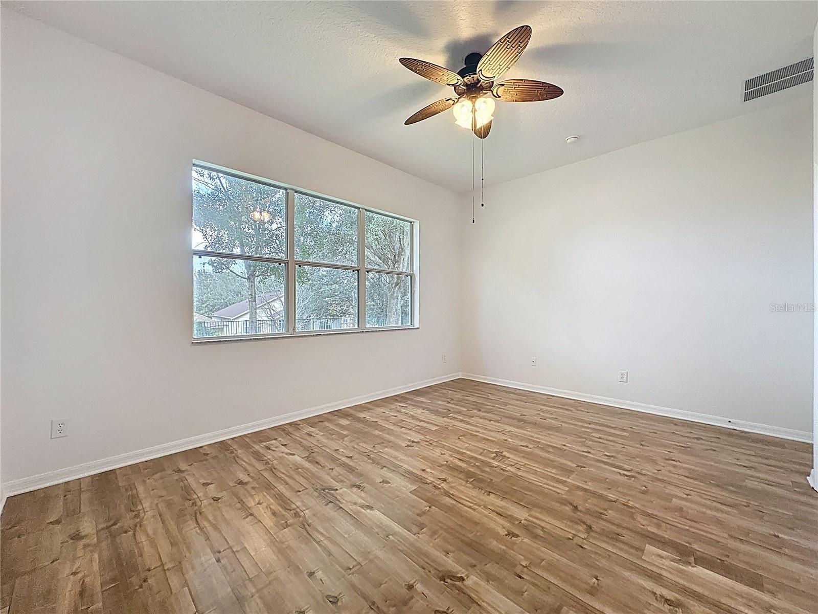 Image 33 of 80 For 107 Crescent Moon Drive