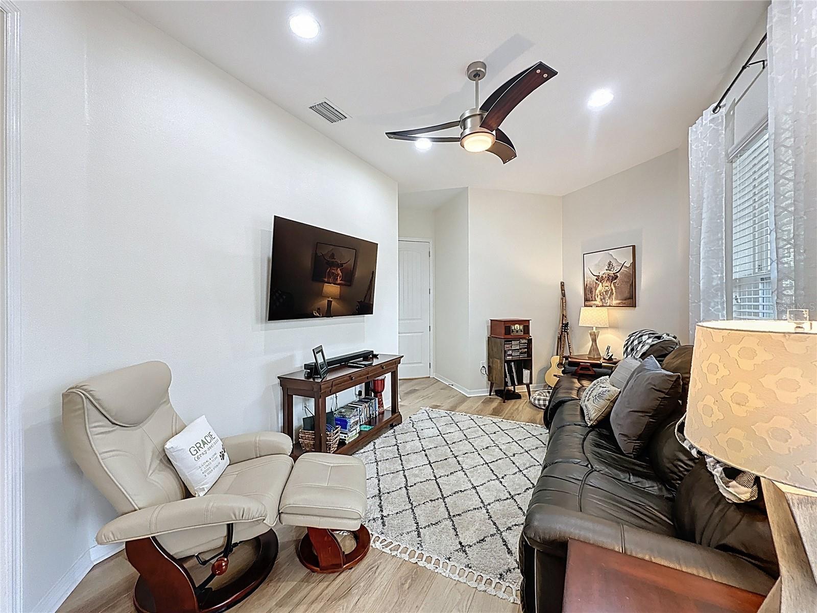 Image 43 of 71 For 168 Silver Maple Road