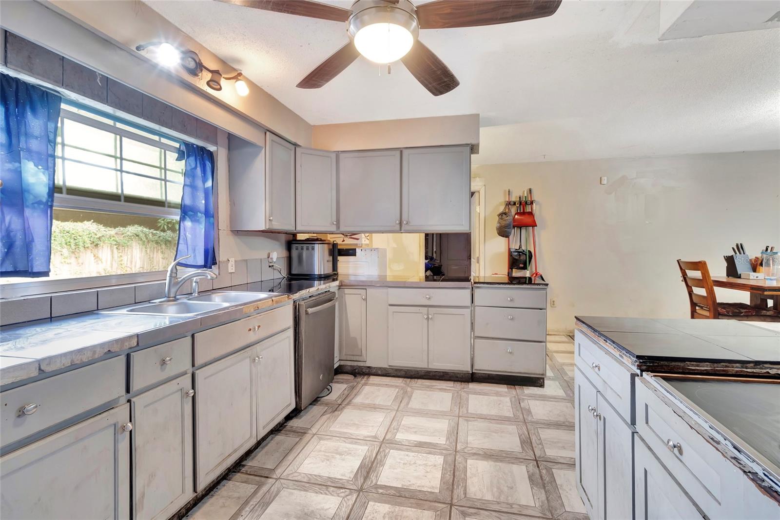 Image 14 of 56 For 2900 Woodbridge Lane