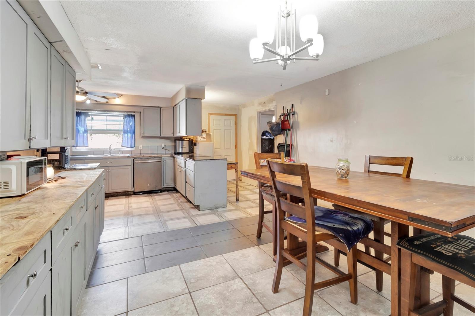 Image 22 of 56 For 2900 Woodbridge Lane