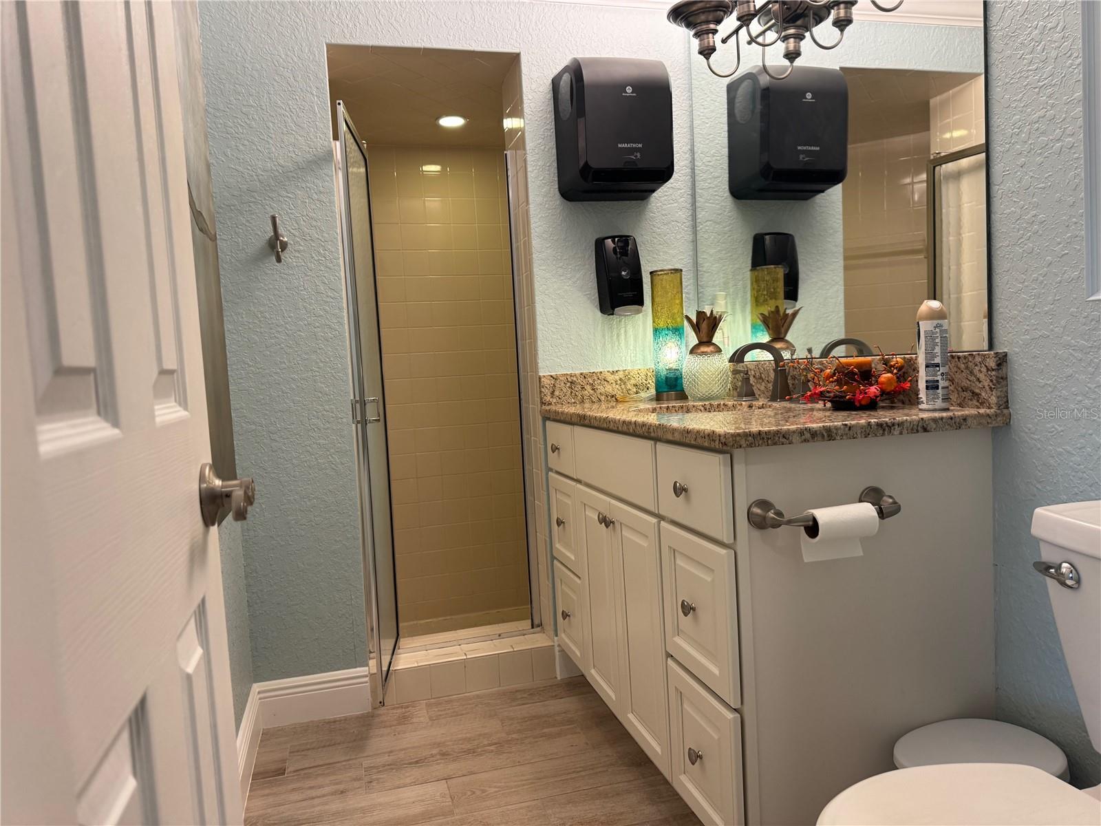 Image 23 of 26 For 500 Caroline Street