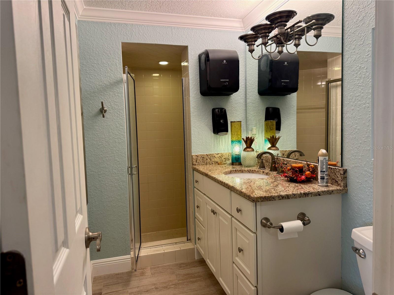 Image 24 of 26 For 500 Caroline Street