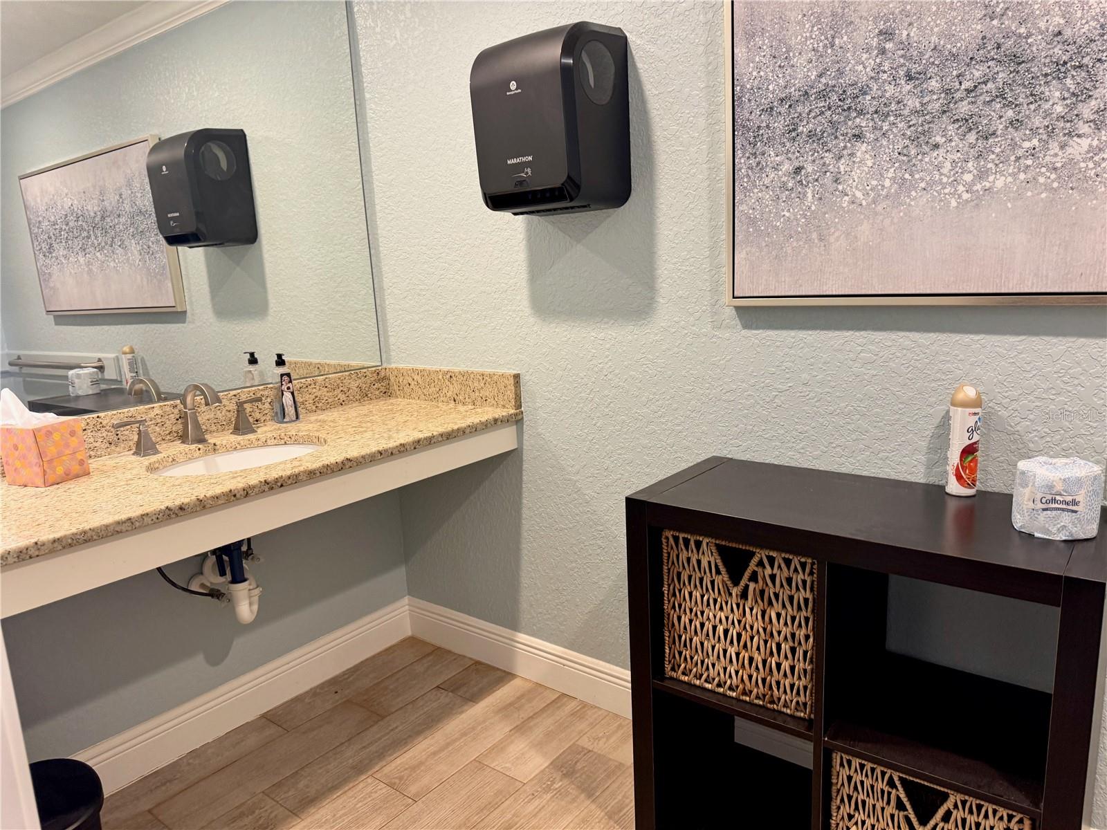 Image 25 of 26 For 500 Caroline Street